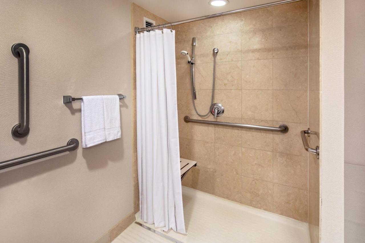 Sheraton Pentagon Hotel 3*