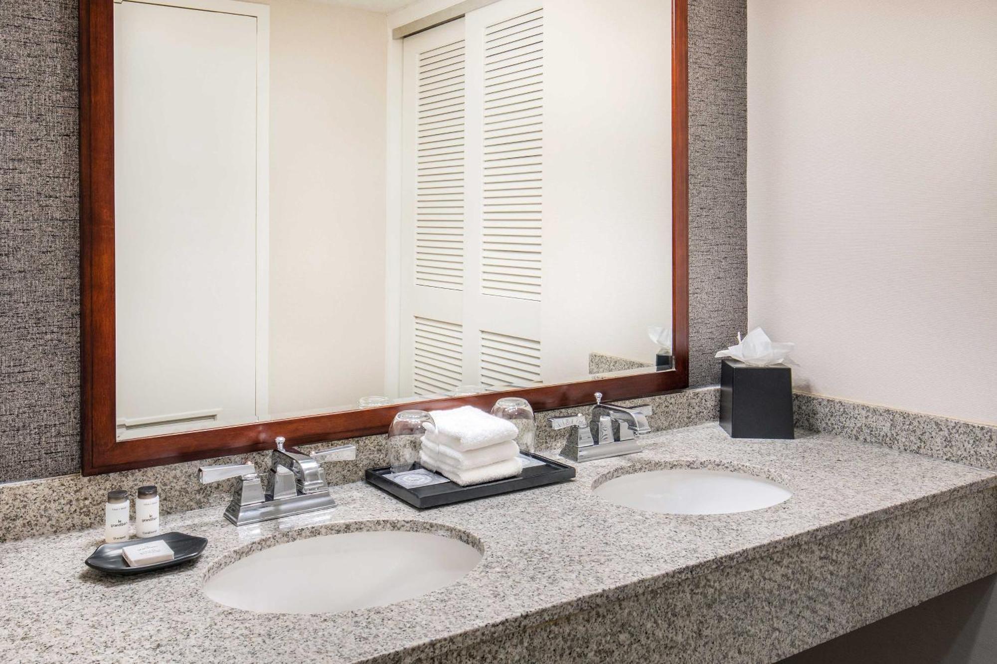 Hotel Sheraton Pentagon 3*